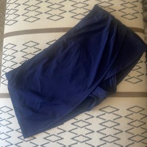 Tommy bahama swim skirt navy blue size Large preowned, worn one time